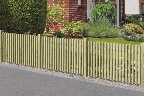 Vorgartenzaun Baltrum Kiefer kdi-gr&uuml;n 180x80cm K&ouml;pfe geschr&auml;gt